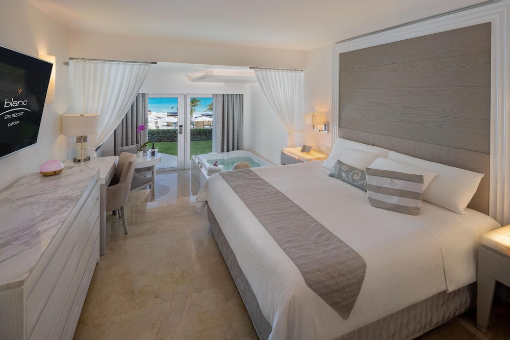 Royale Walk Out Suite - Photo 1