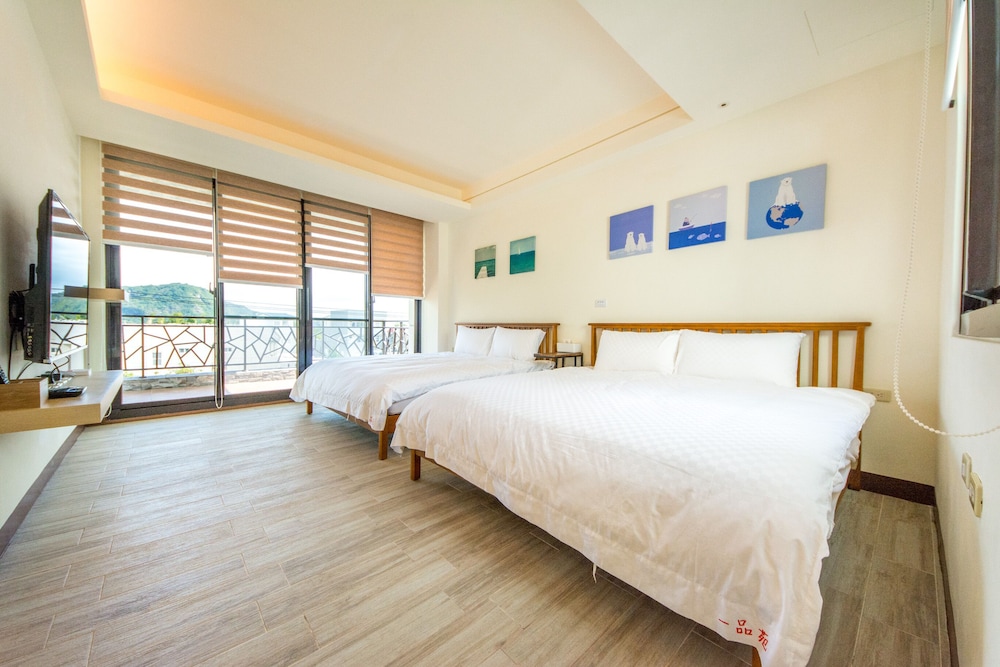Design Quadruple Room, 2 Queen Beds photo 1