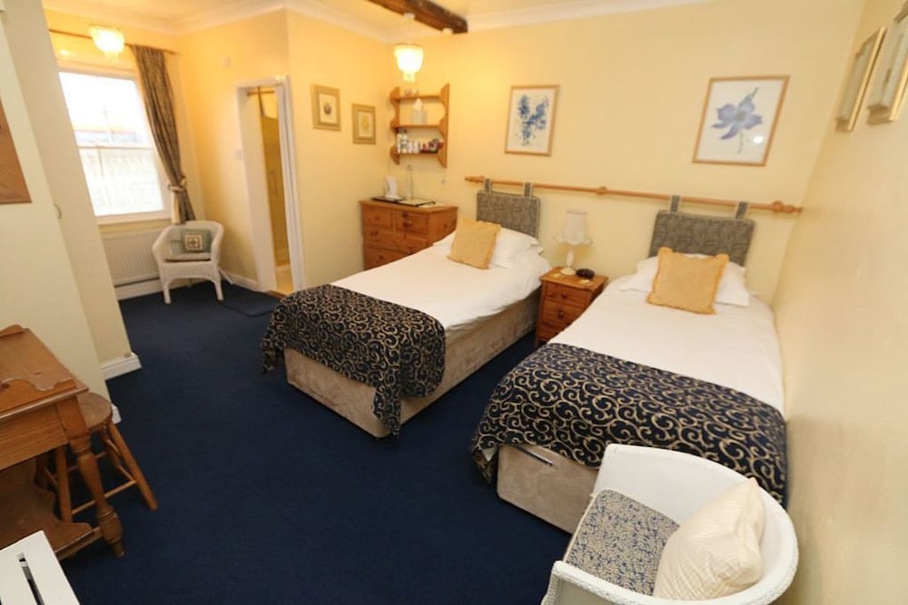 Twin Room, Ensuite (Whitchurch) photo 3