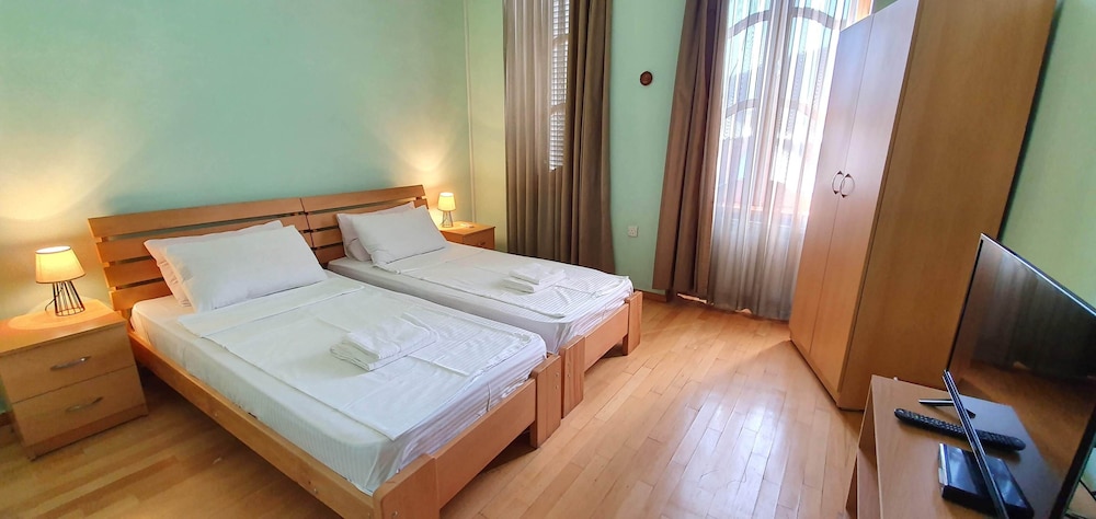 Family Apartment, 3 Bedrooms, City View photo 2