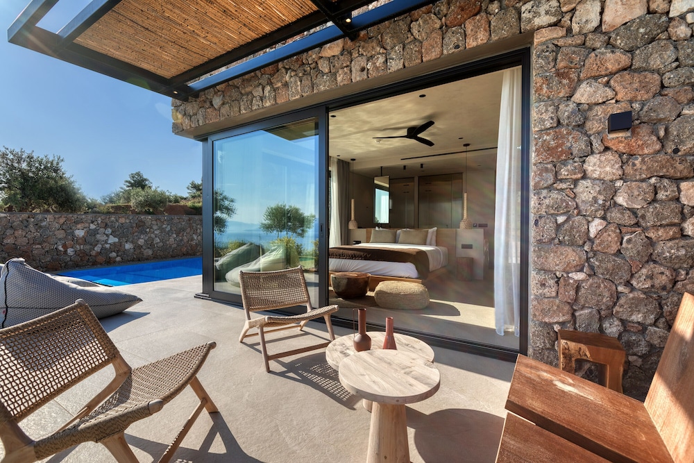 Junior Suite, 1 Bedroom, Private Pool, Sea View - Photo 10