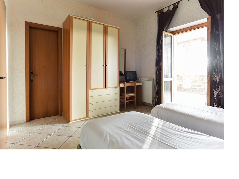 Twin Room, 2 Twin Beds, Terrace photo 1