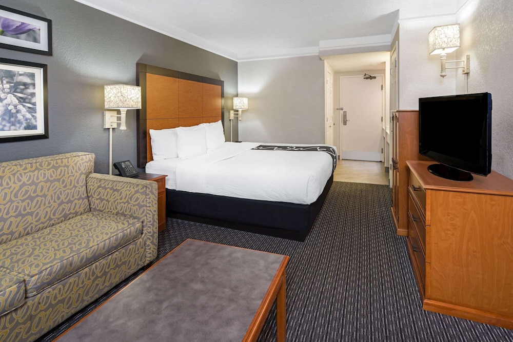Deluxe Room, 1 King Bed, Non Smoking photo 1