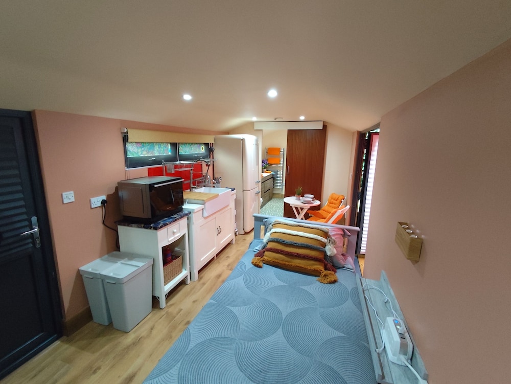 Premium Cabin, 2 Twin Beds, Kitchenette, Garden Area photo 2