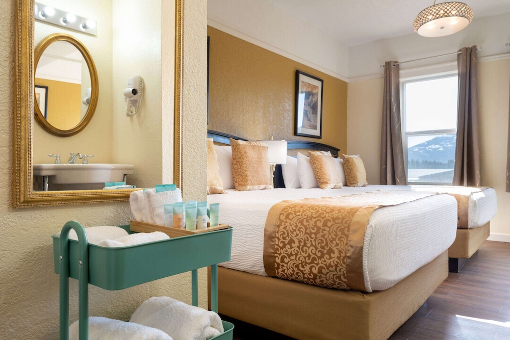 Room, 2 Queen Beds, Non Smoking, Ocean View - Photo 1