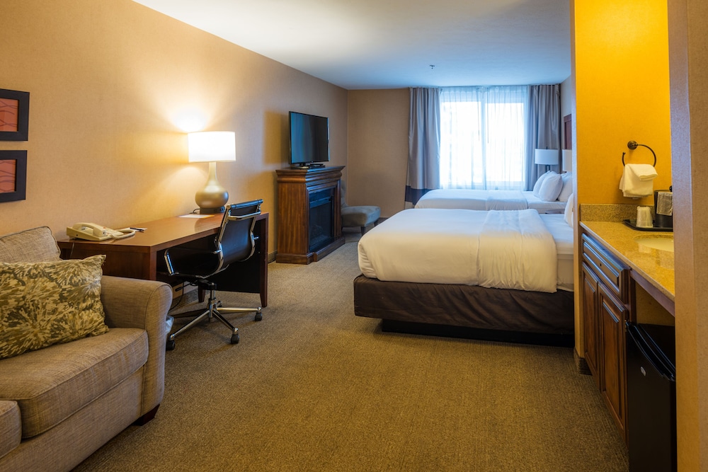 Suite, Multiple Beds, Non Smoking (Upgrade) - Photo 4