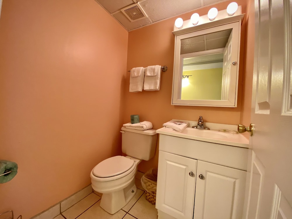 Condo, 2 Bedrooms photo 3