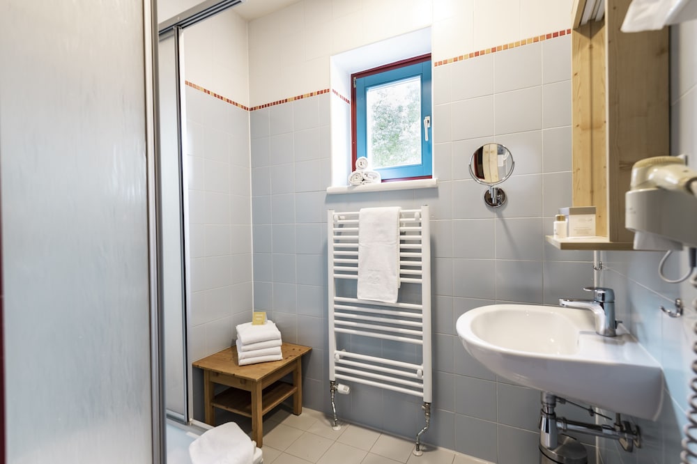 Standard Double or Twin Room - Photo 6
