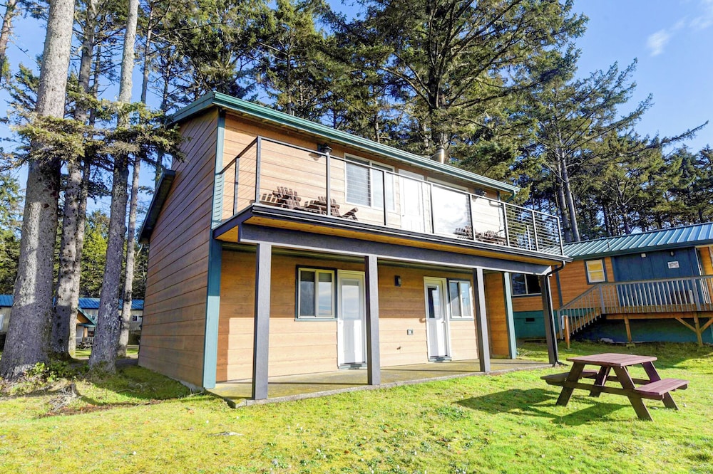 Traditional Cabin, 2 Queen Beds, Ocean View