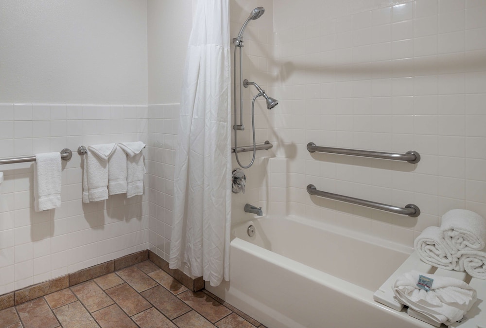 Standard Room, 2 Double Beds, Accessible, Refrigerator & Microwave - Photo 5