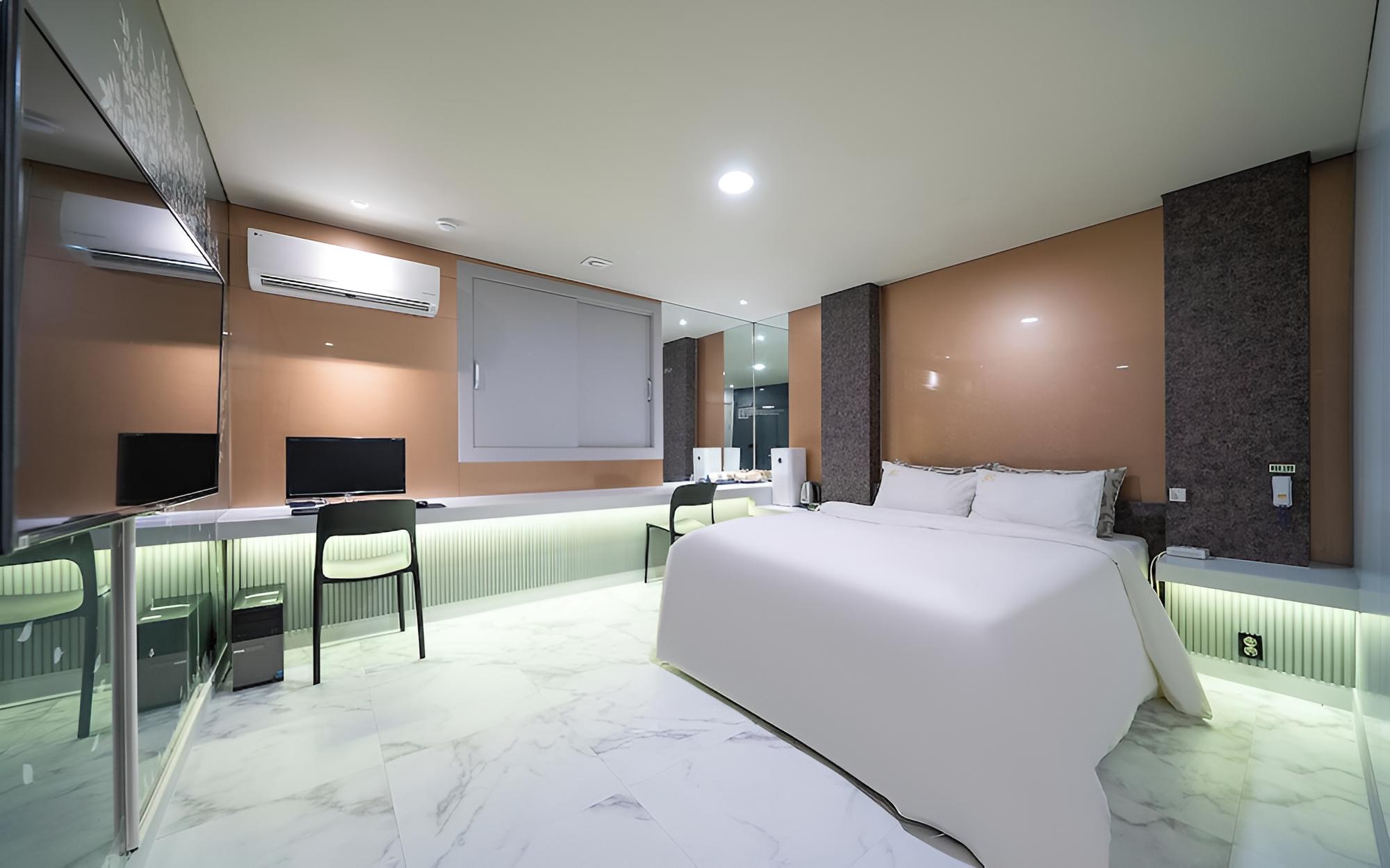 Room (Standard (air purifier) (luxury ameni)