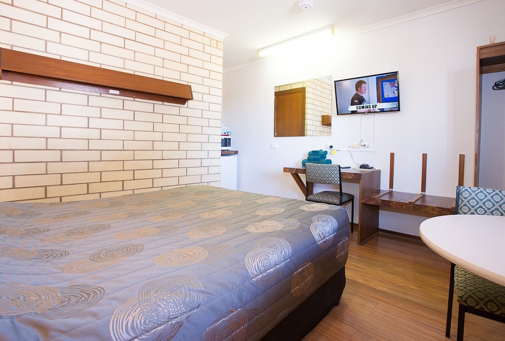 Double Room, 1 Queen Bed photo 3