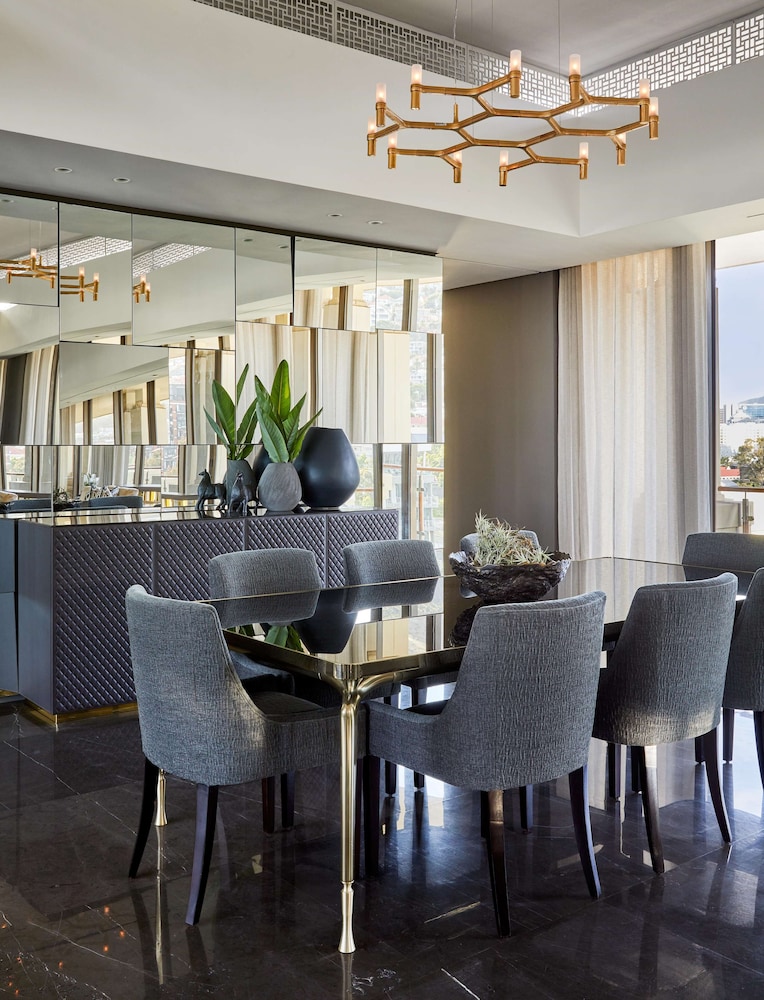 Penthouse (lion's Head)