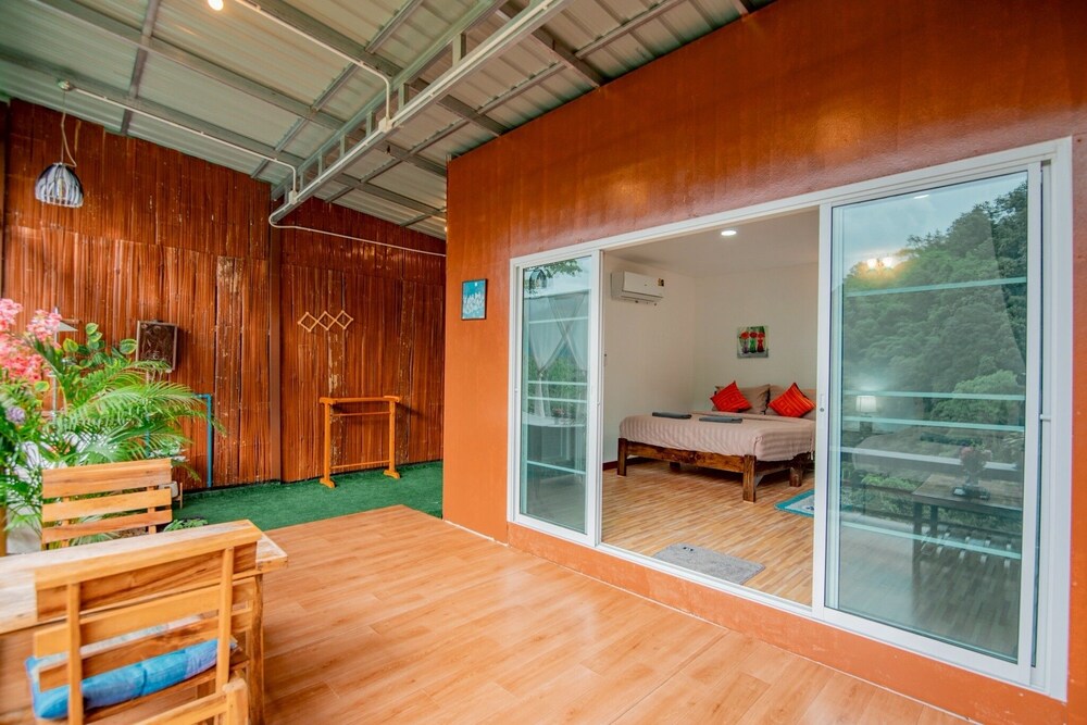 Family Room, Mountain View