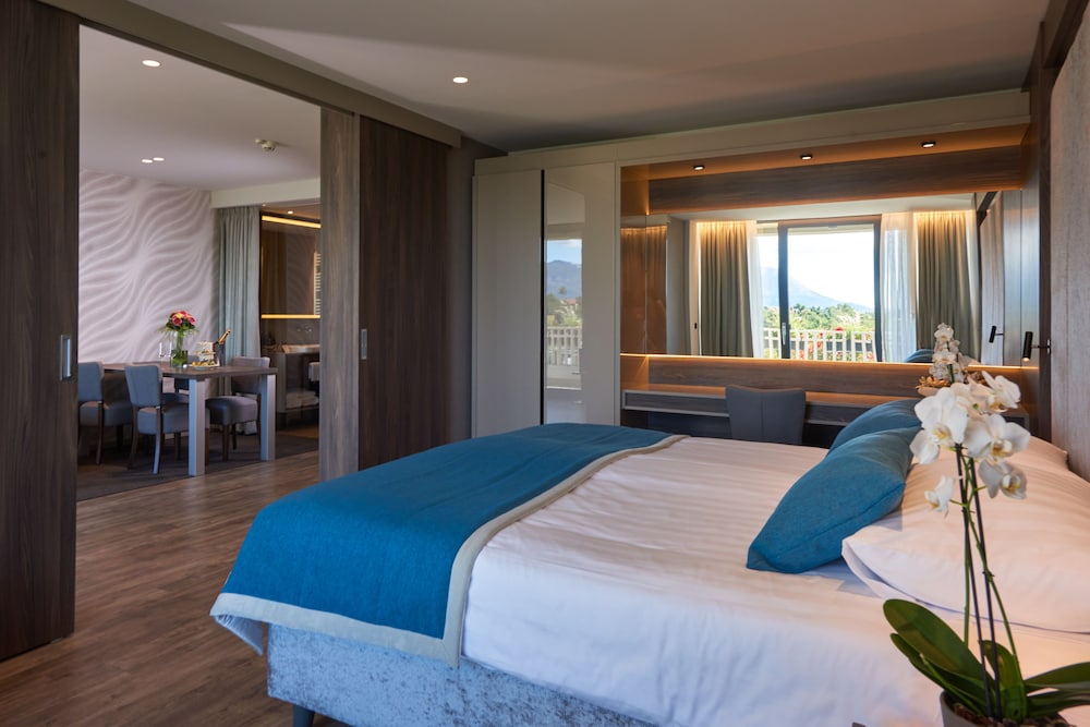 Family Suite, 2 Bedrooms, Balcony, Park View photo 2