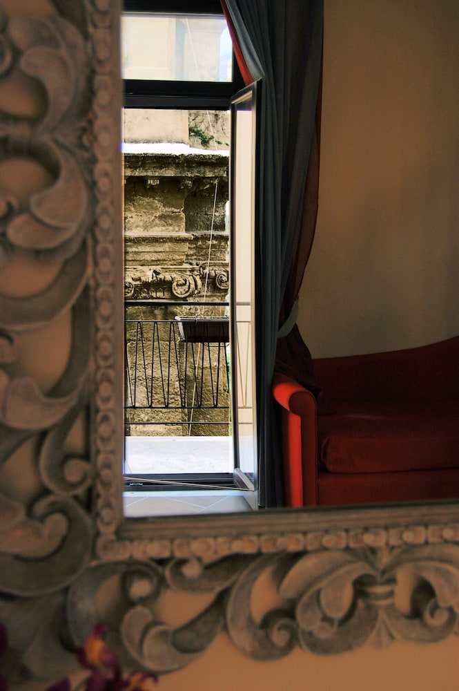 Deluxe Double or Twin Room - Photo 7