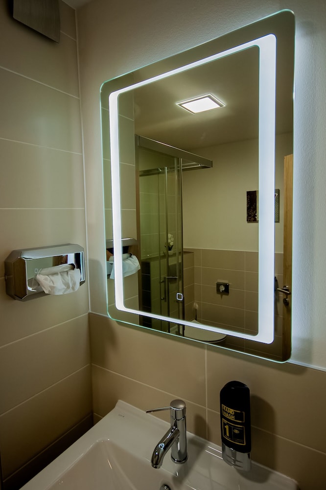 Double Room - Photo 7