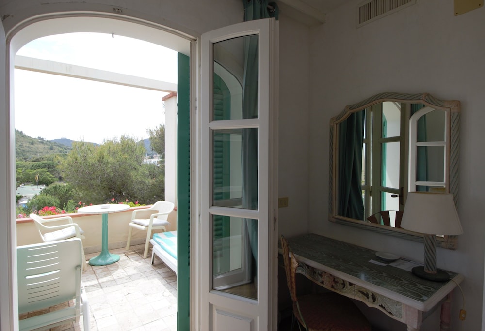 Double Room, 1 King Bed, Terrace, Sea View photo 3