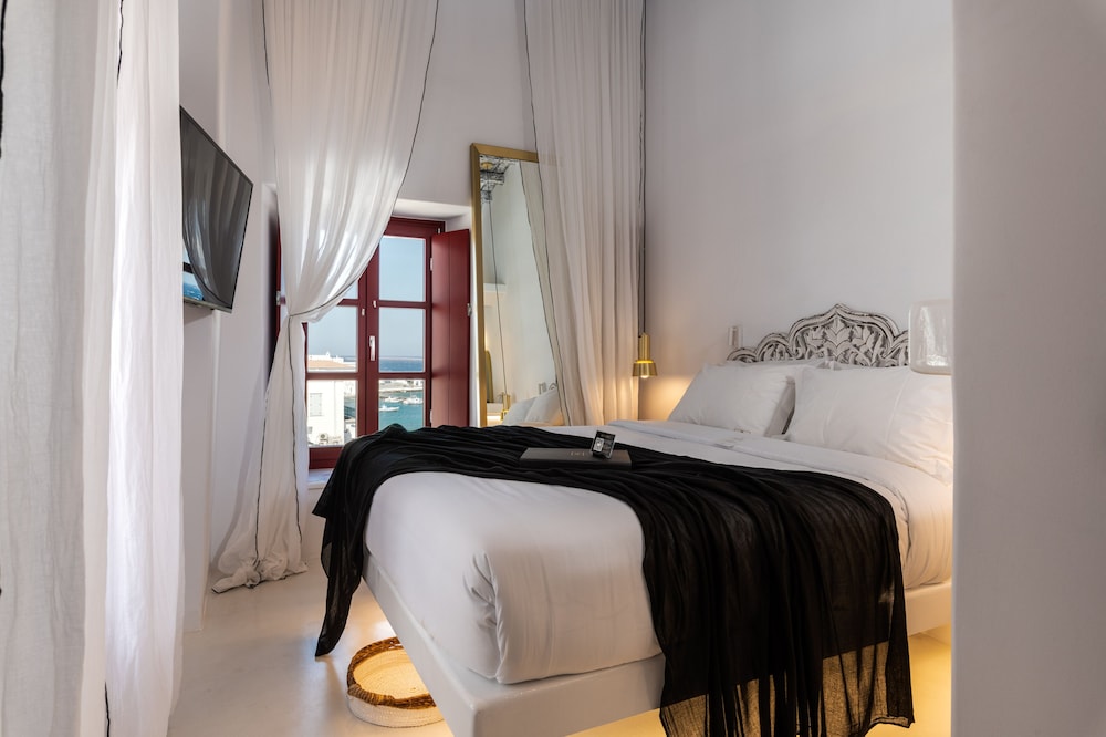 Suite, 1 Queen Bed, City View photo 1
