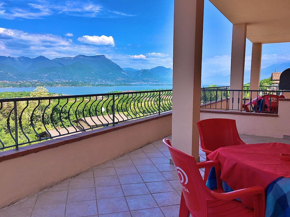 Family Apartment, 1 Bedroom, Terrace, Lake View photo 1