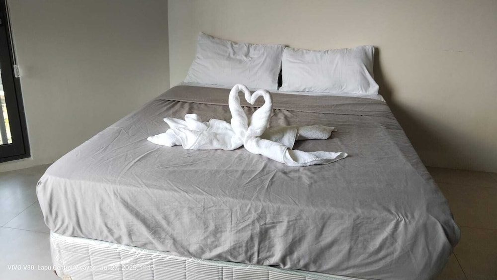 Deluxe Studio Suite, Multiple Beds, Non Smoking, Beach View