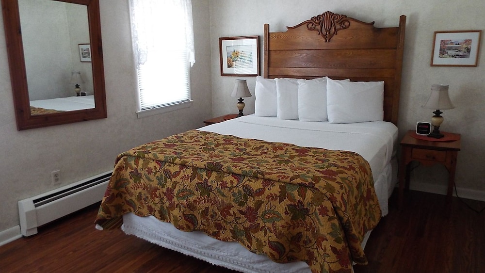 Sugar Maple, 1 Queen Bed photo 2