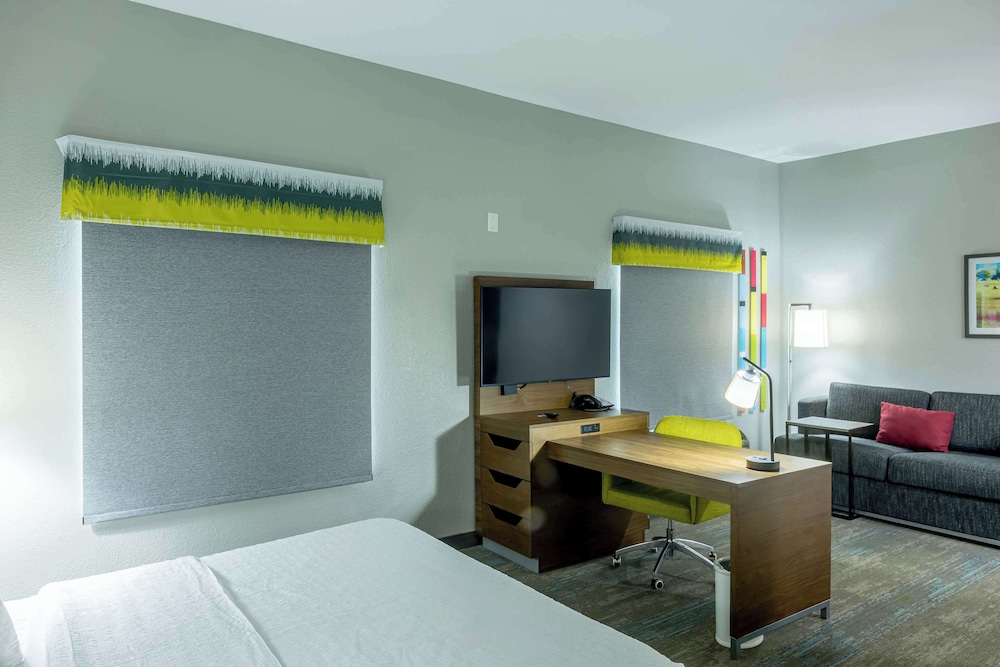 Suite, 1 King Bed, Accessible, Non Smoking - Photo 2