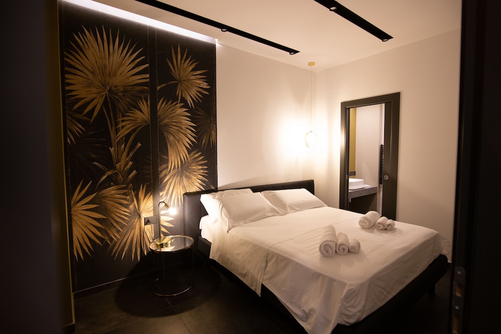 Exclusive Room, 1 Queen Bed (4)
