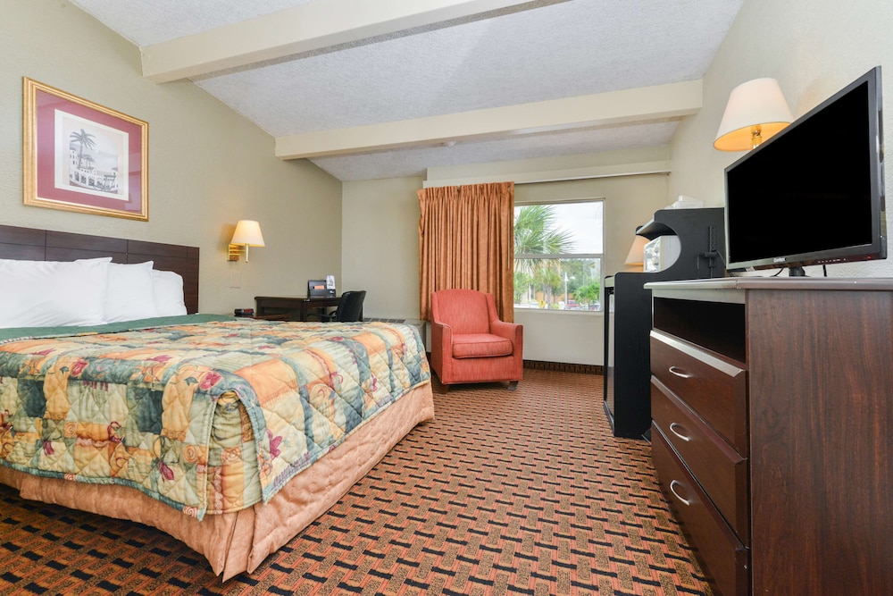 Room, 1 Double Bed, Non Smoking - Photo 1