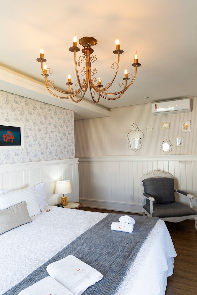 Luxury Suite, 1 King Bed, Jetted Tub, Sea View photo 2