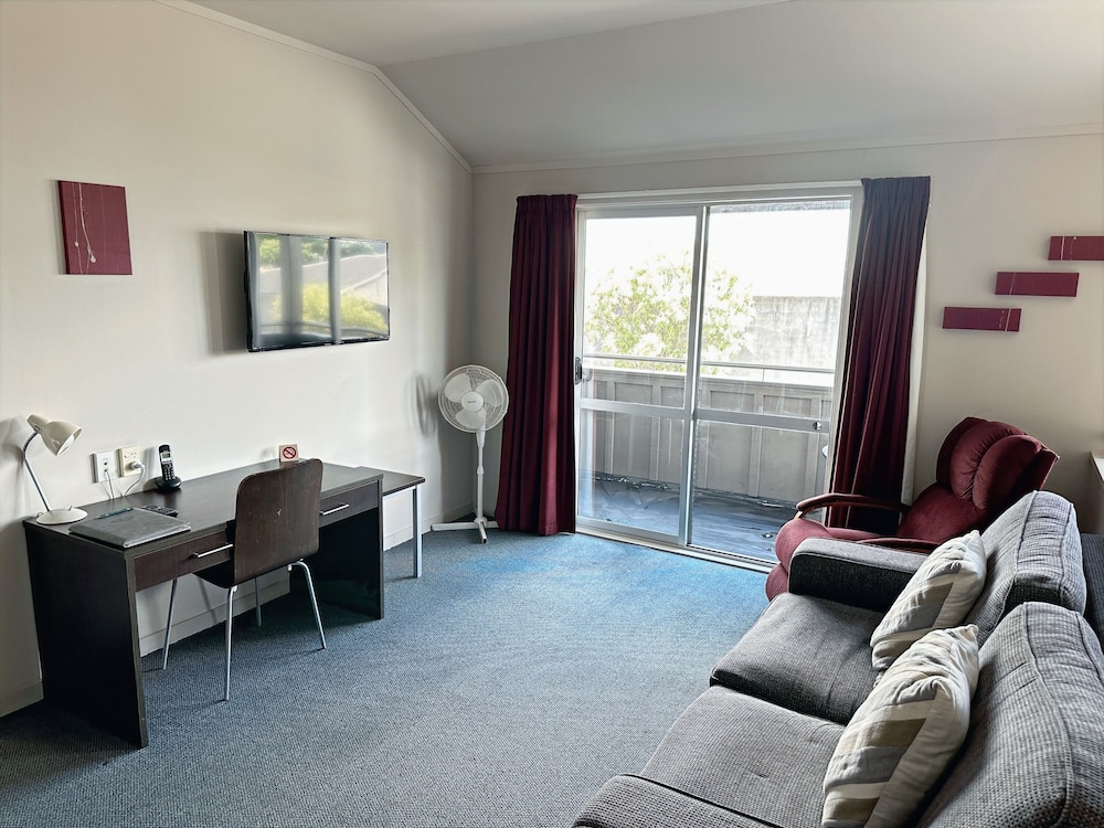 1 Bedroom Luxury Apartment with Spa Bath and Kitchenette photo 3