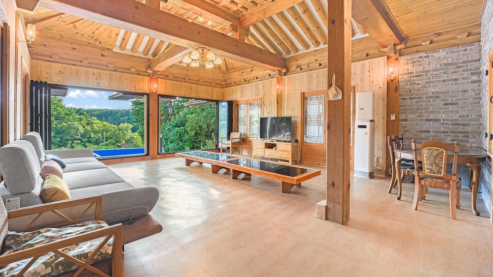 Basic Room, 5 Bedrooms (Dogchaehyeong(jeonchesayong)) photo 1