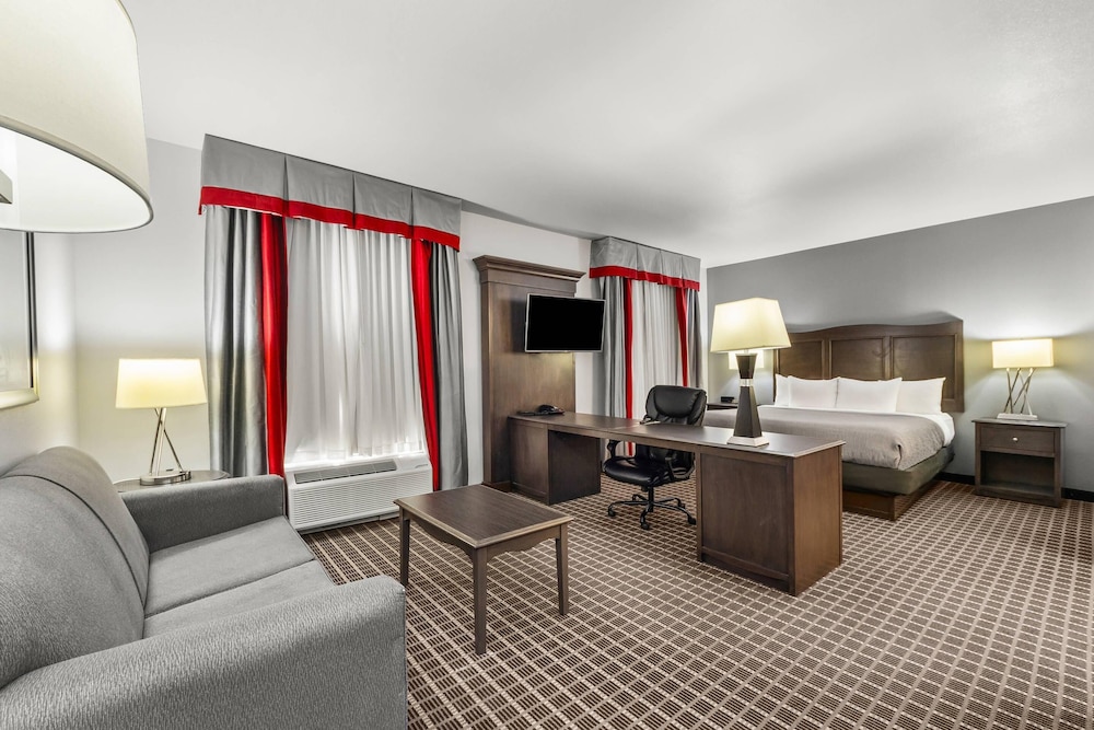 Suite, 1 King Bed, Non Smoking photo 1