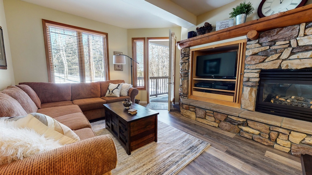 Condo, 2 Bedrooms