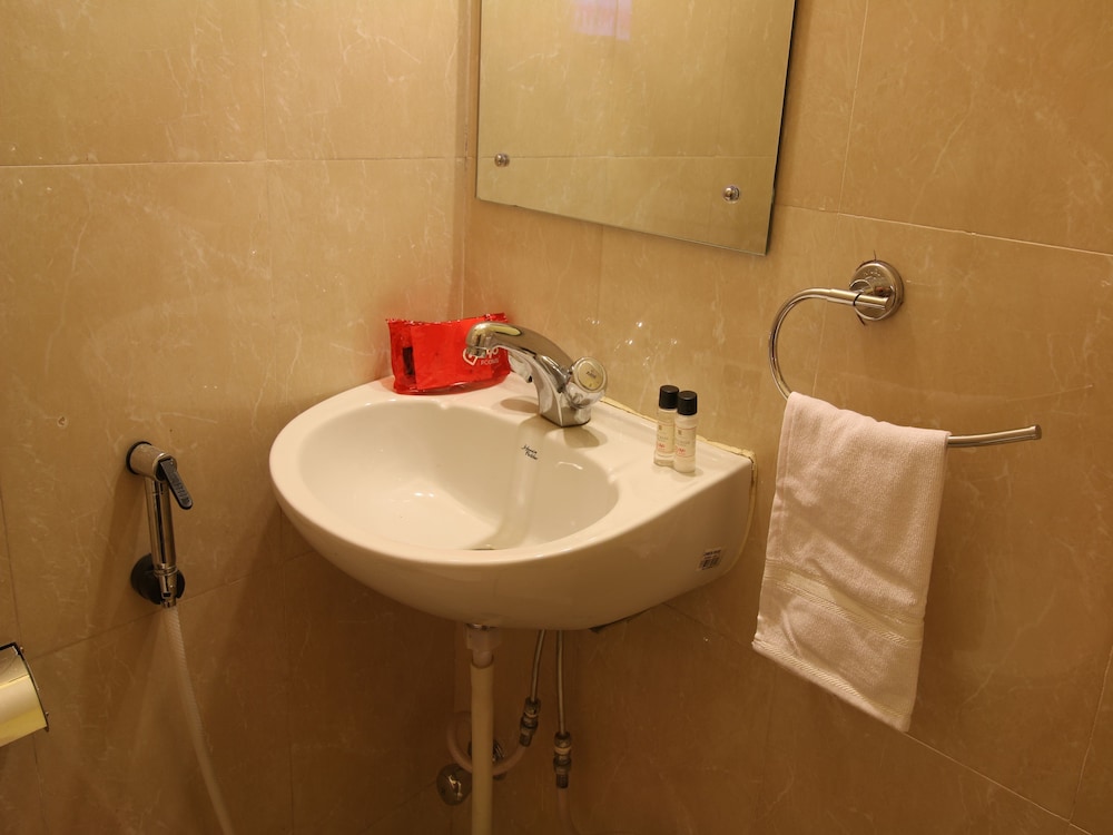 Standard Double Or Twin Room, 1 Double Bed, Private Bathroom photo 2