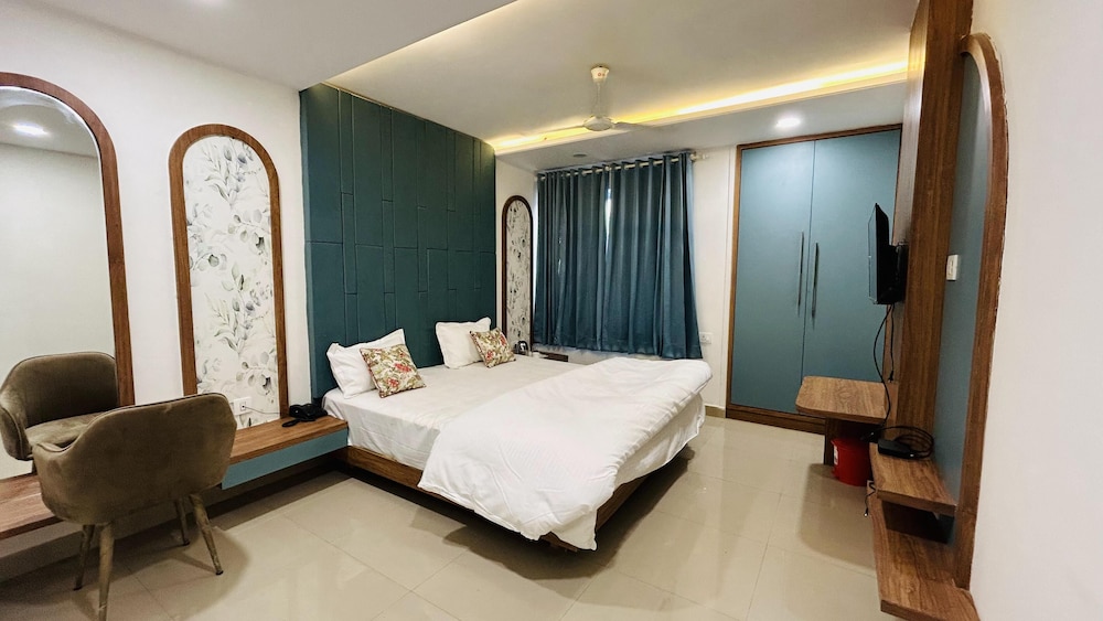 Executive Room, City View