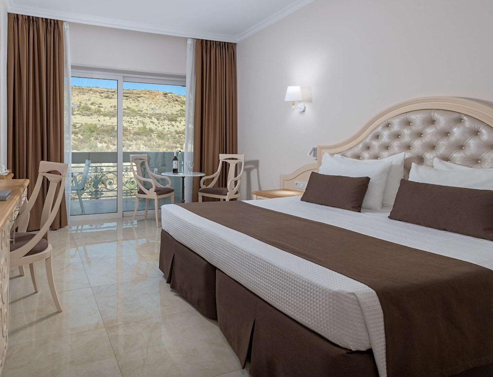 Deluxe Room, Land View - Photo 4