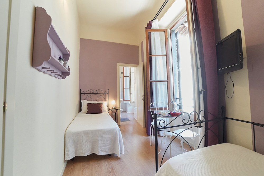 Standard Room, 2 Twin Beds, Non Smoking, Ensuite (Vista Duomo) photo 1