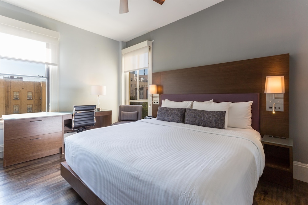 Suite, 1 King Bed, Accessible, Non Smoking - Photo 1