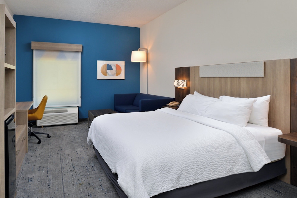 Suite, 1 King Bed, Jetted Tub - Photo 3
