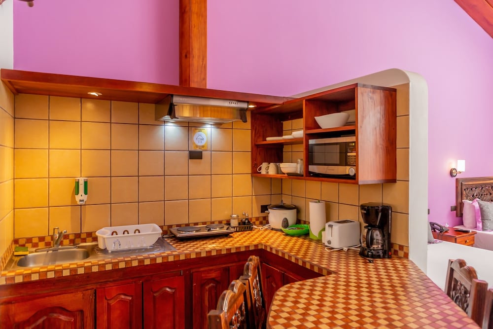 Comfort Room, 2 Queen Beds, Kitchenette photo 3