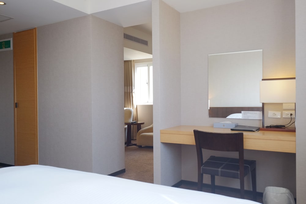 Executive Room, 1 Queen Bed, Corner photo 2