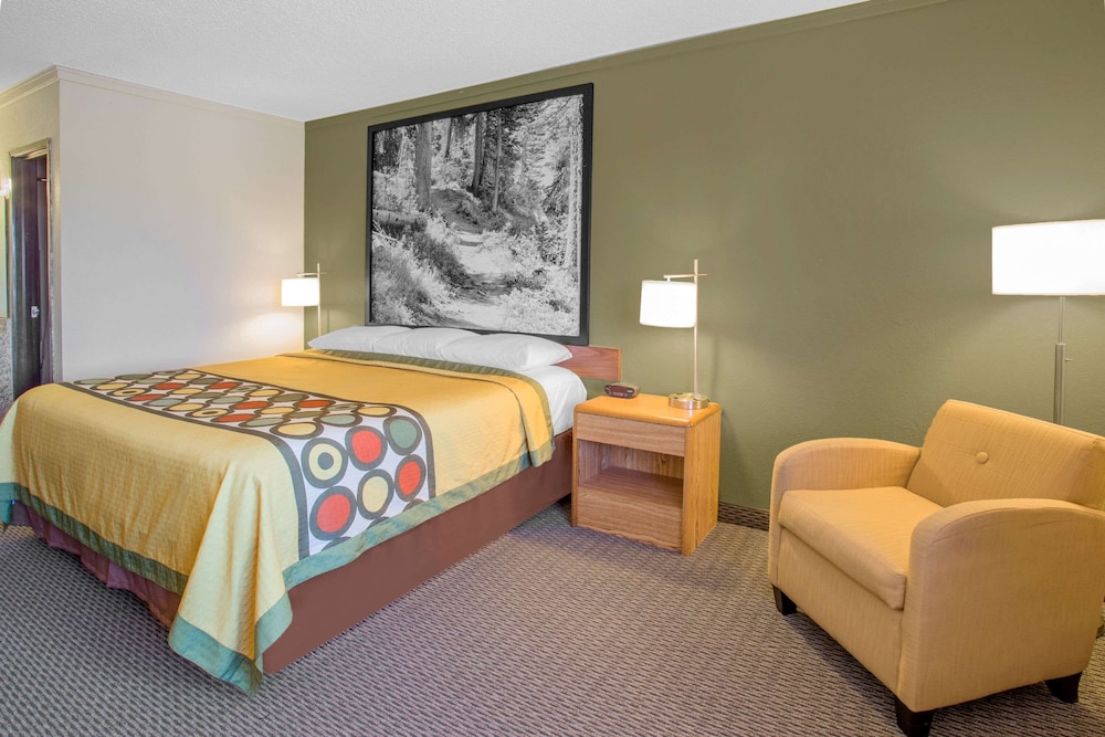 Room, 1 King Bed, Non Smoking, Business Lounge Access photo 3