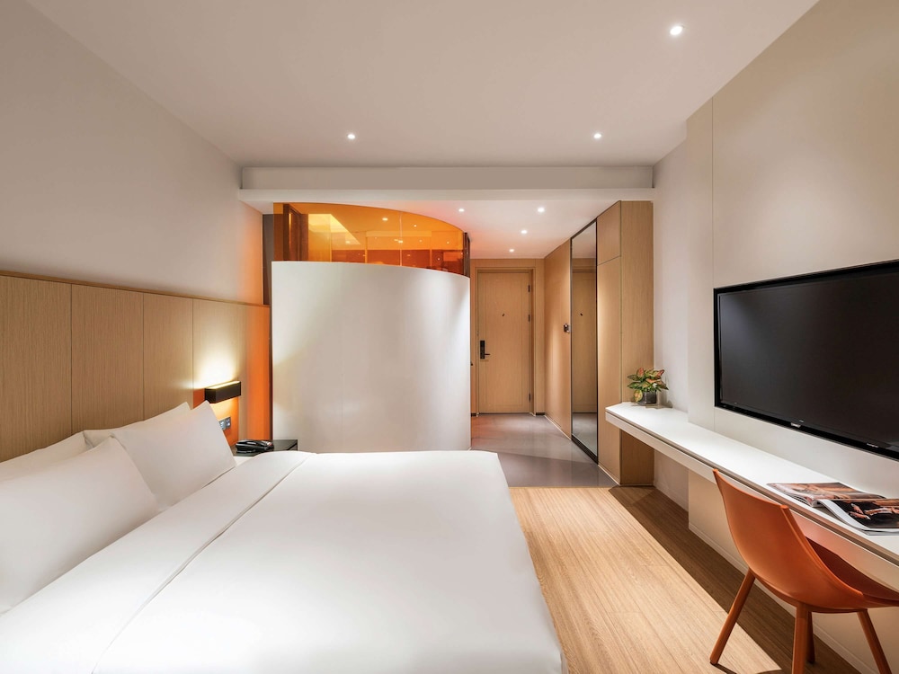 Standard Room, 1 King Bed
