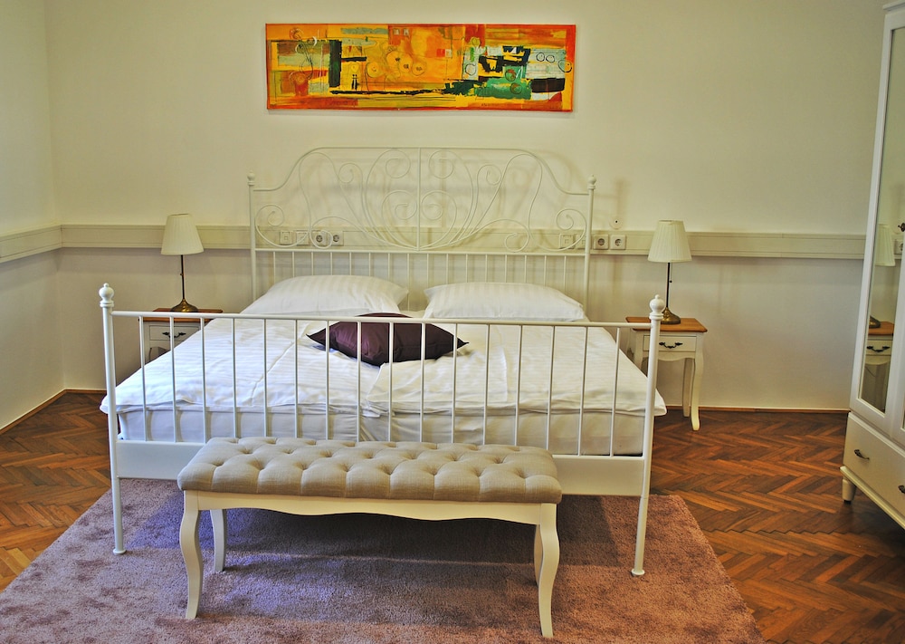 Apartment, 3 Bedrooms, Garden View photo 1