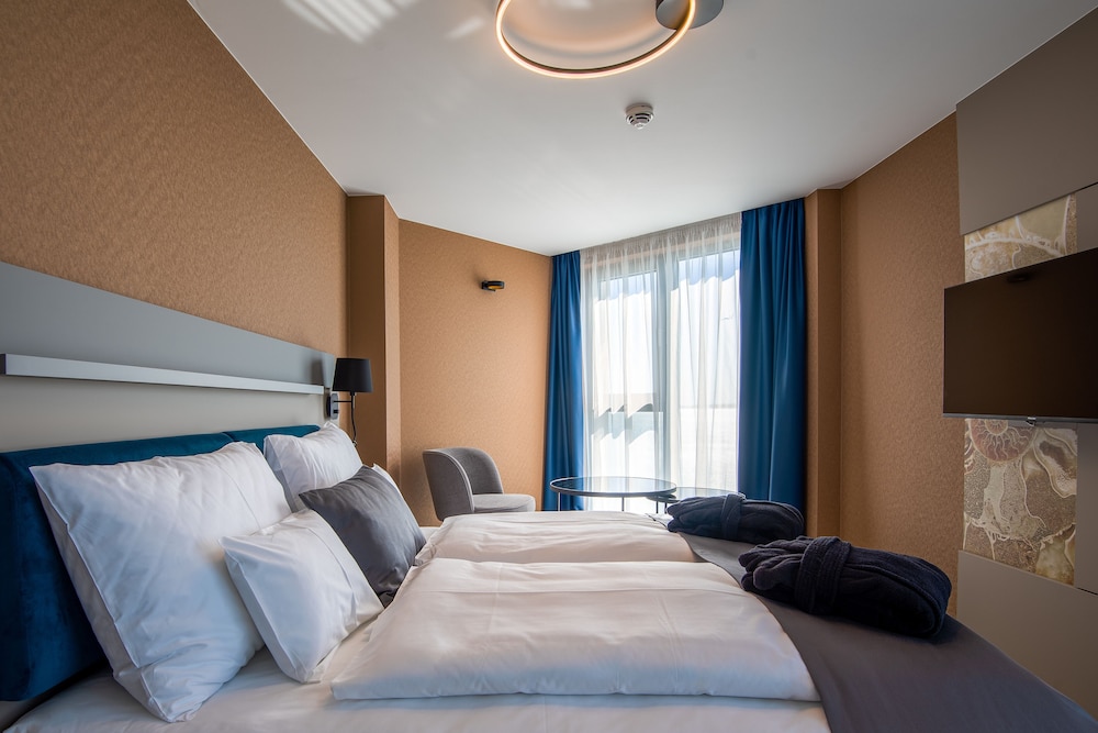 Standard Suite - Photo 3