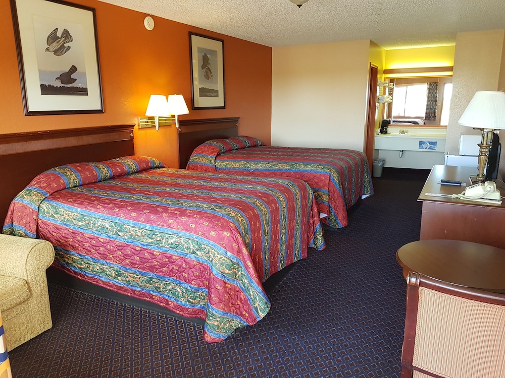 Standard Double Room, 2 Queen Beds, Non Smoking, Refrigerator & Microwave photo 2