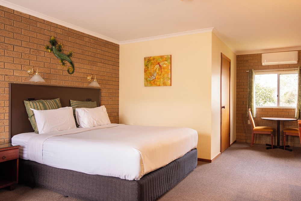 Deluxe King Room with Spa Bath photo 3
