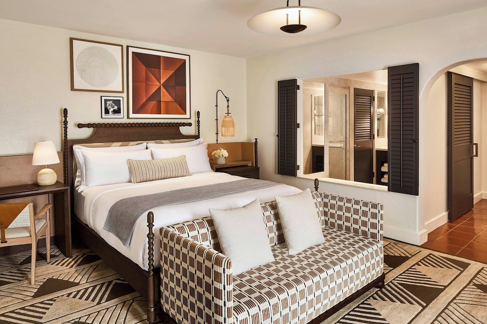 Premium Room, 1 King Bed, Balcony - Photo 1