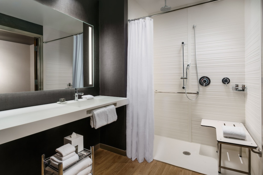 Room, 2 Queen Beds (Mobility Accessible, Roll-In Shower)